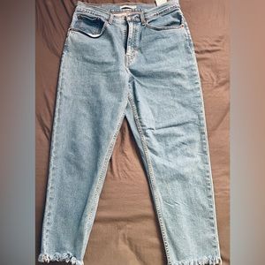 LEVI’S MOM JEAN NWOT